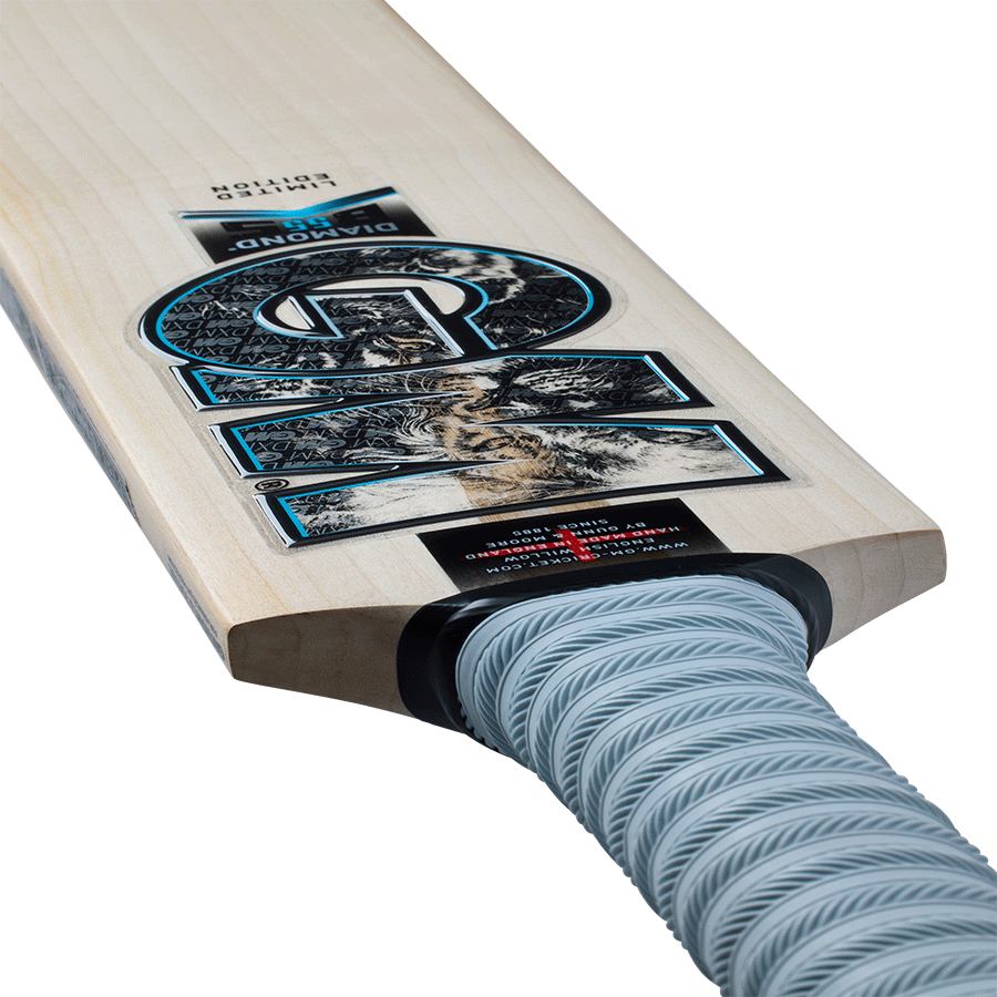 Gunn & Moore Diamond 808 Junior Cricket Bat 2026