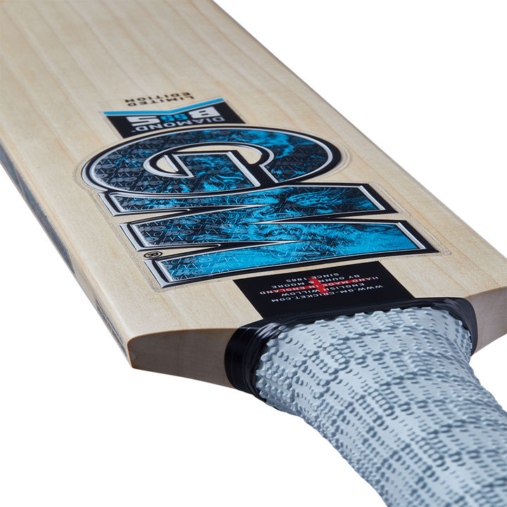 Gunn & Moore Diamond 404 Junior Cricket Bat 2025